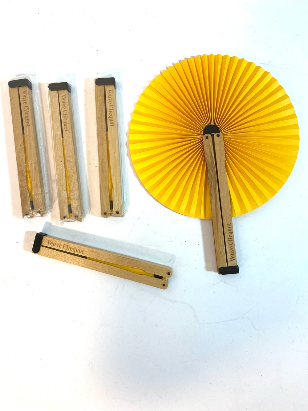 VEUVE CLICQUOT Set of 5 Round Foldable Paper Fans